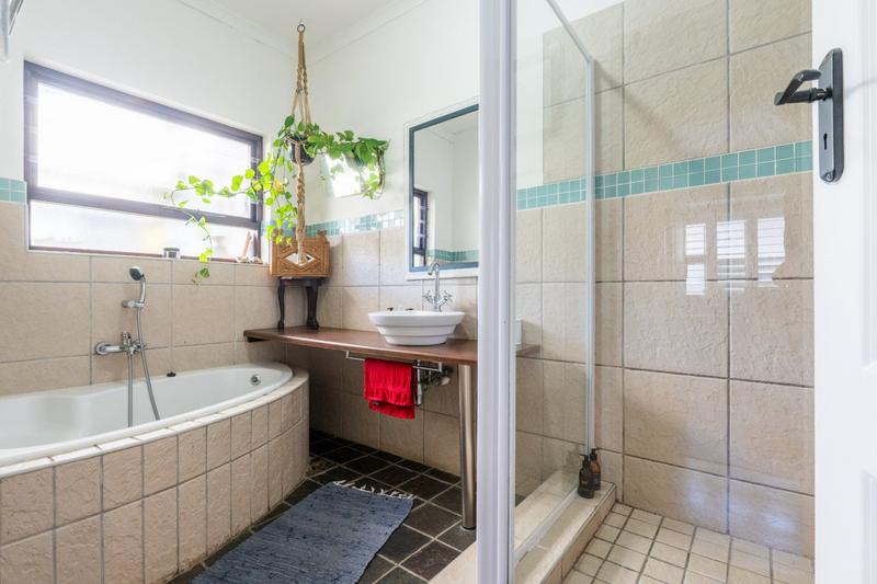 4 Bedroom Property for Sale in Linkside Western Cape